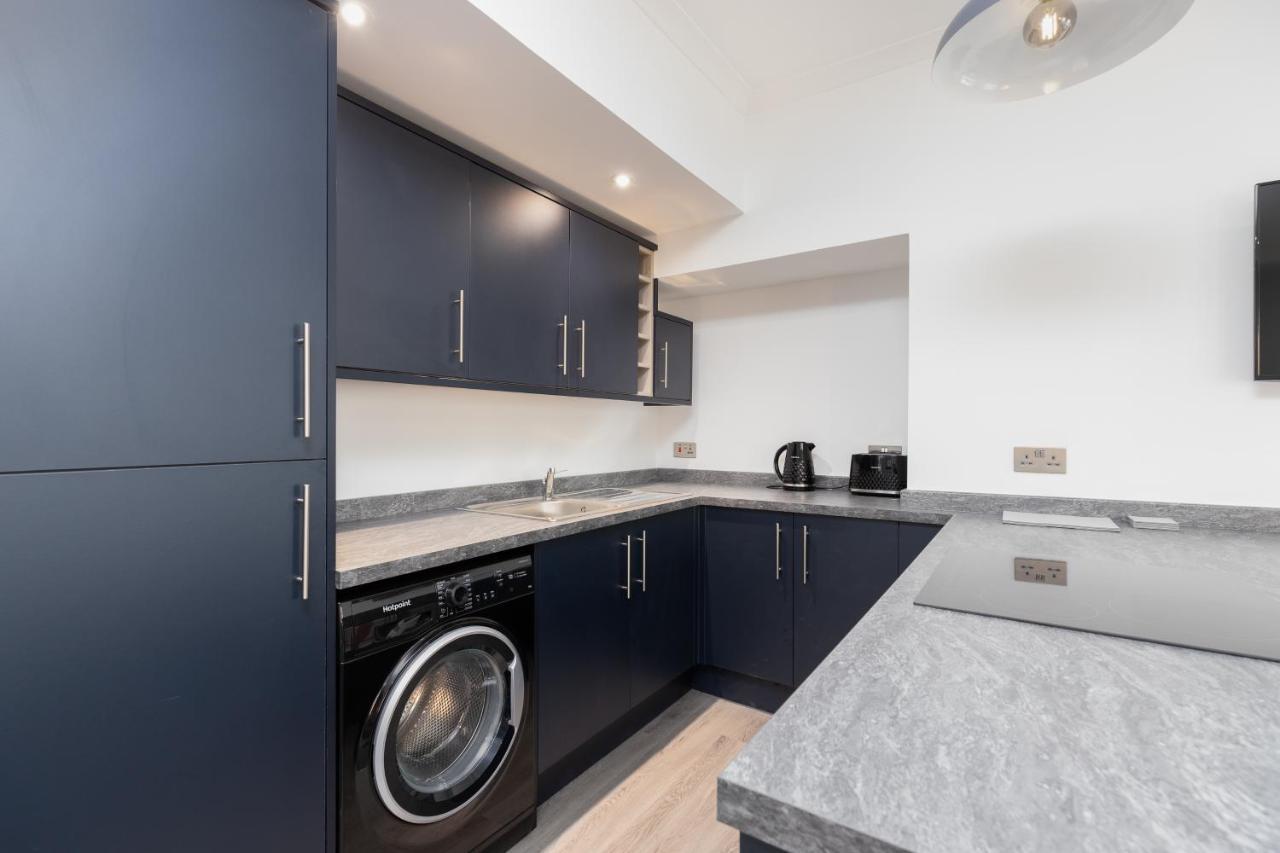 City Centre 2 Bedroom Flat パース エクステリア 写真