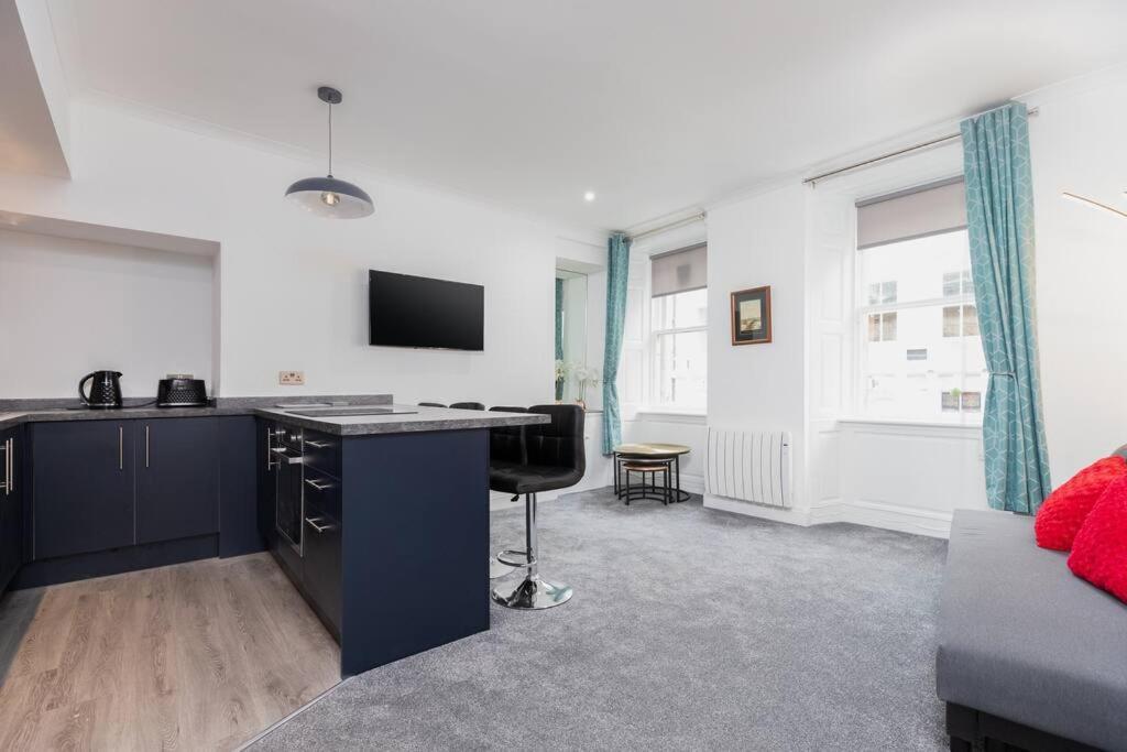City Centre 2 Bedroom Flat パース エクステリア 写真