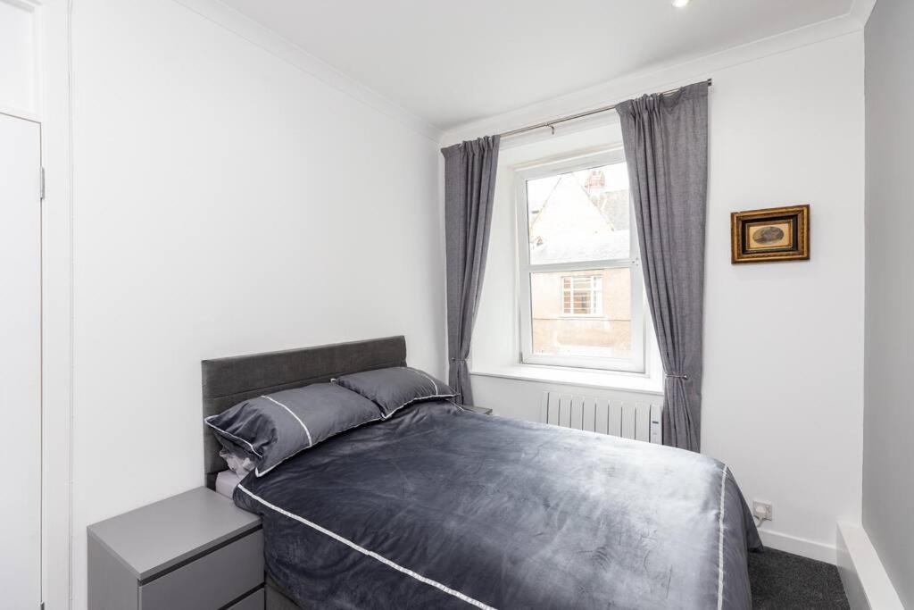 City Centre 2 Bedroom Flat パース エクステリア 写真